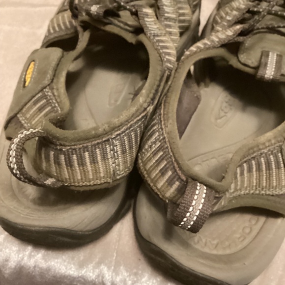 Sandals_&_Flip_Flops